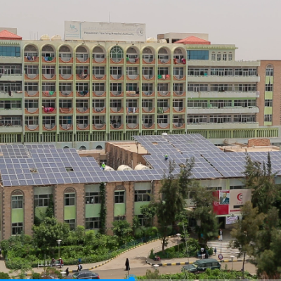 الانتهاء من تجهيز مبنى المستشفى الجمهوري بمنظومة طاقة شمسية حديثة